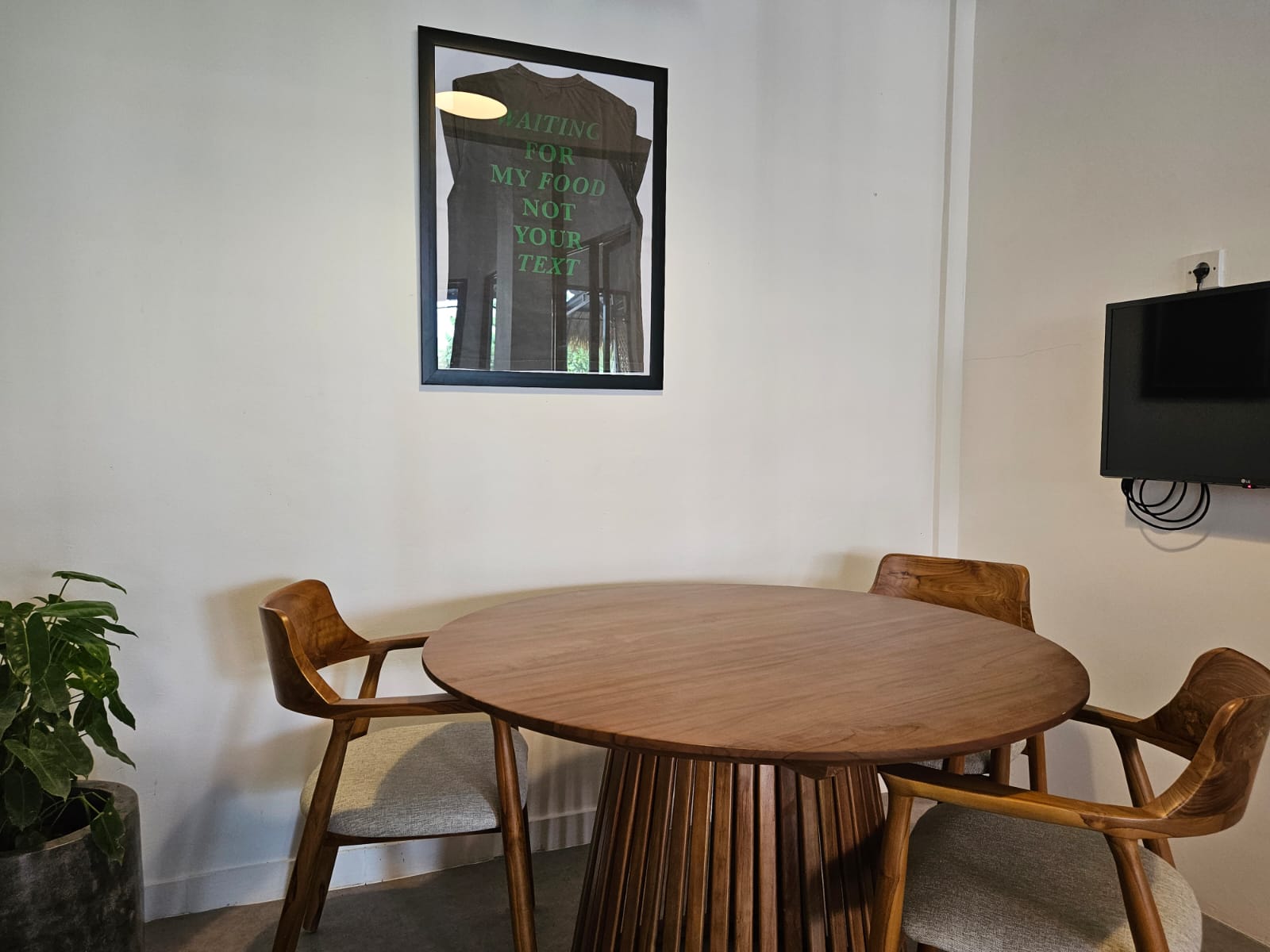 3-Person Meeting Room